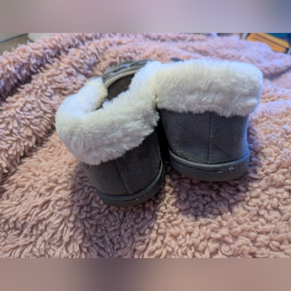 Jessica Simpsons Women's Moccasins Slippers with Cute Bow Detail - Picture 4 of 6